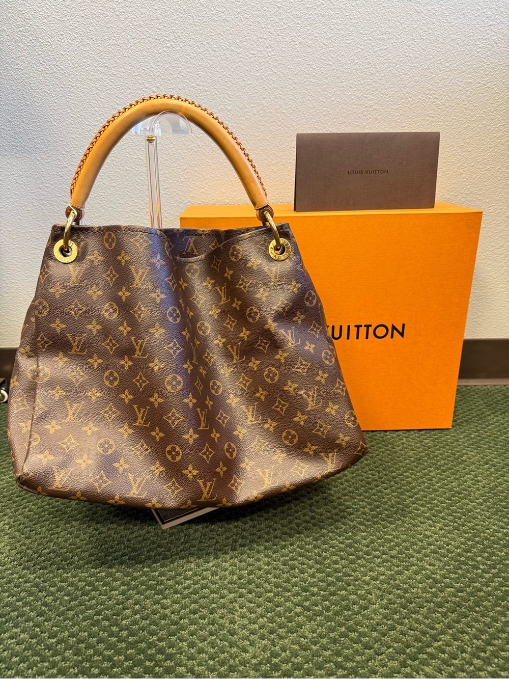Louis Vuitton Monogram Artsy MM